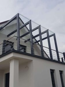 Stekleni nadstreški in ograje za balkone, terase ter pergole- Steklarstvo Breg